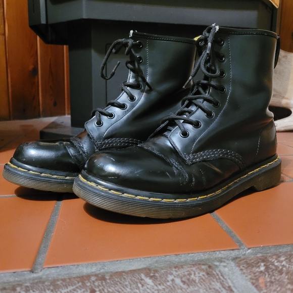 Dr. Martens 1460 WOMEN'S SMOOTH LEATHER LACE UP BOOTS - Picture 1 of 8